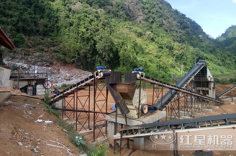 山東客戶一小時300噸石頭破碎生產線